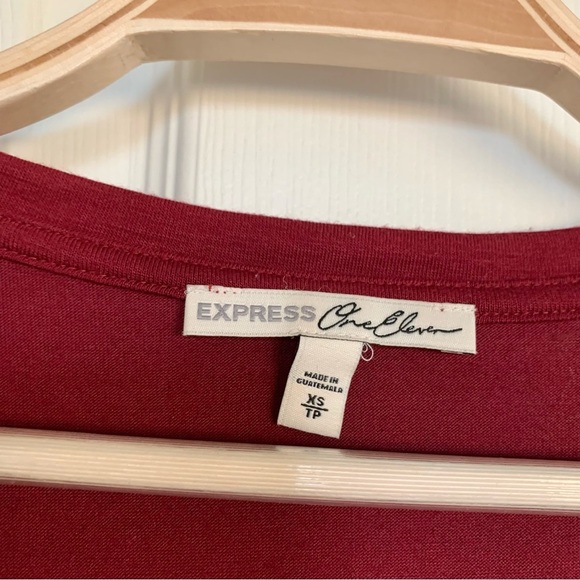 ❤️ Red V-Neck Knot-Front Long Sleeve Knit Tee Top - Picture 3 of 4